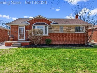21100 Bon Brae Street, St. Clair Shores, MI 48081