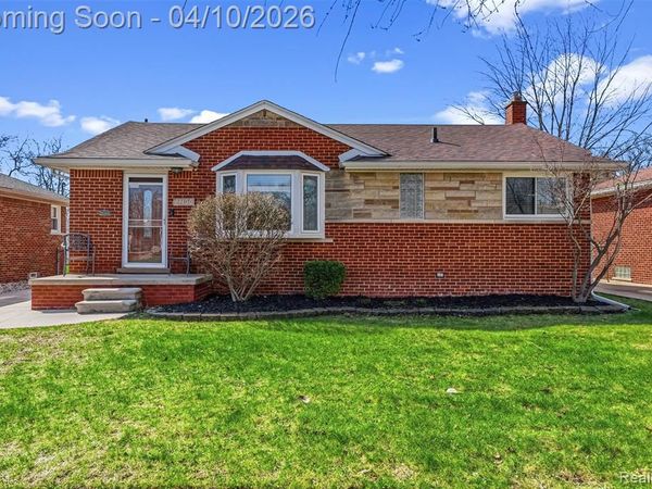 21100 Bon Brae Street, St. Clair Shores, MI 48081
