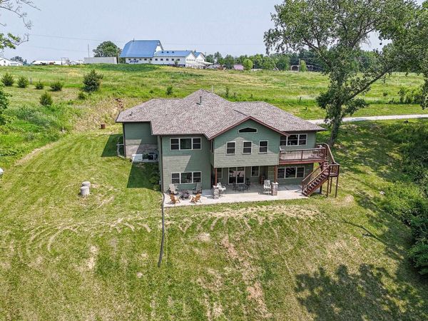 25619 226th Avenue, Delhi, IA 52223