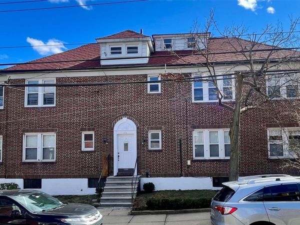 372 E 235th Street, Bronx, NY 10470