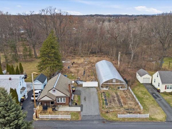 18 Roberts Lane, Colonie, NY 12110