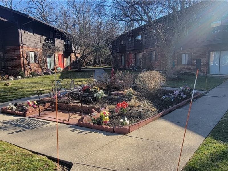 16080 Maple Heights Boulevard, Unit 101, Maple Heights, OH 44137 Photo 2