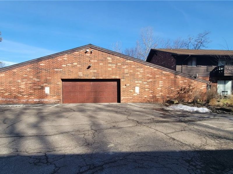 16080 Maple Heights Boulevard, Unit 101, Maple Heights, OH 44137 Photo 3