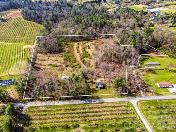 984 Pace Road , Hendersonville, NC 28792