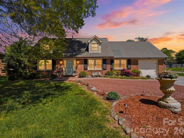 2315 29th Avenue Drive NE, Hickory, NC 28601