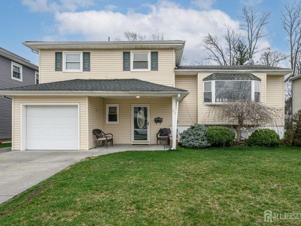 20 Hollywood Drive, Woodbridge, NJ 07095