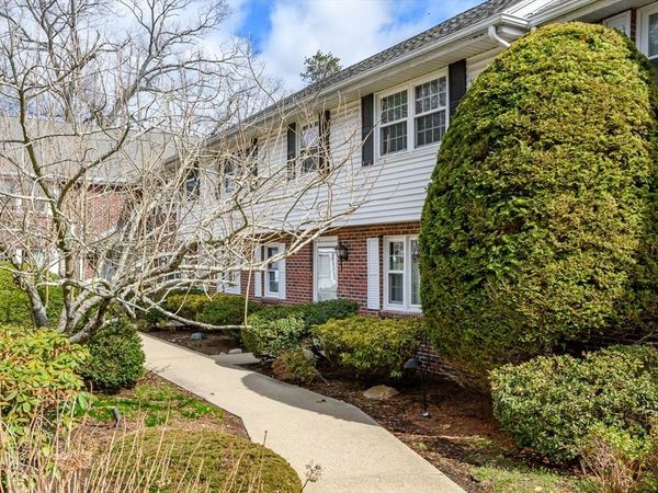 21 Westerly St, Unit 10, Wellesley, MA 02482