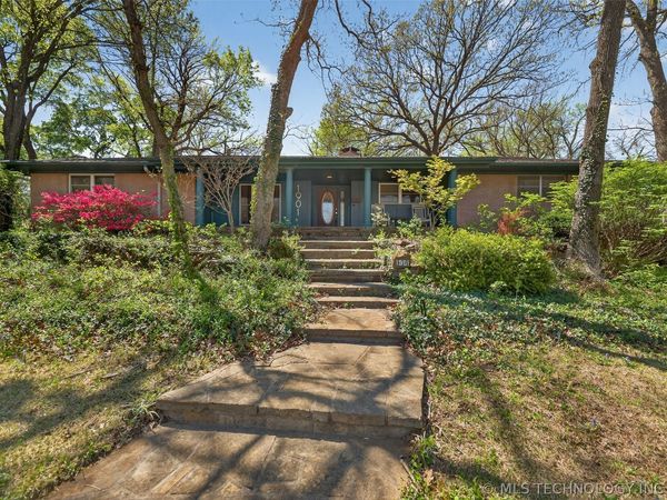 1901 Skyline Place , Bartlesville, OK 74006