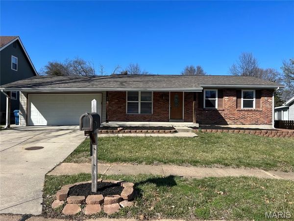 691 Walnut Point Court , Ballwin, MO 63021