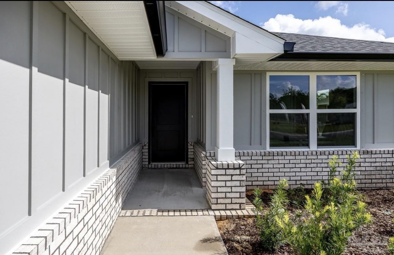 7606 Small Pines St, Milton, FL 32583 Main Photo