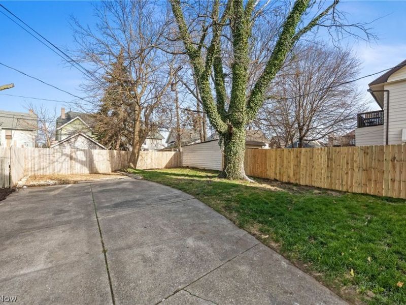 15401 Macauley Avenue, Cleveland, OH 44110 Photo 24