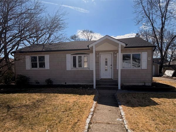 284 15th Street , West Babylon, NY 11704