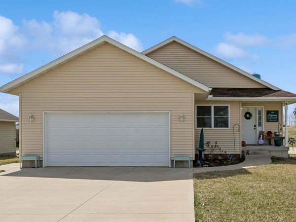 104 Adams Court, Garnavillo, IA 52049