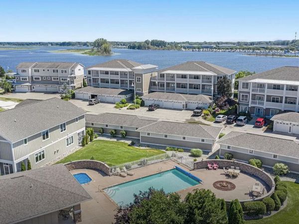 930 W Savidge Street, Unit 7, Spring Lake, MI 49456