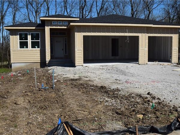 1703 SW Locust Street, Oak Grove, MO 64075