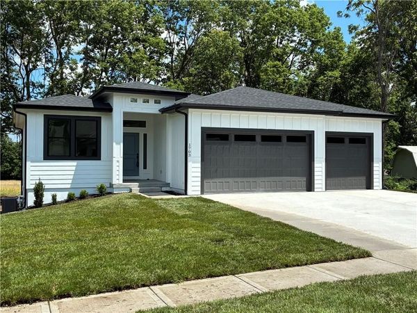 1703 SW Locust Street, Oak Grove, MO 64075
