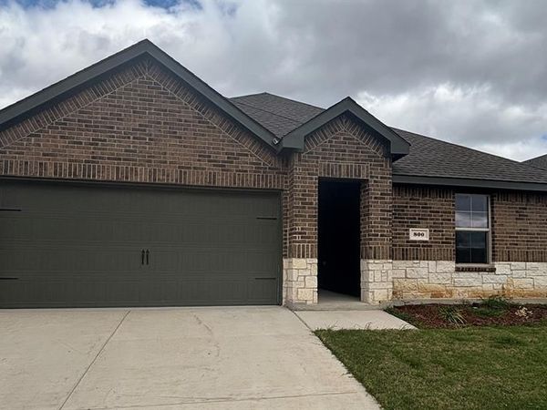 800 Barton Drive, Ennis, TX 75119