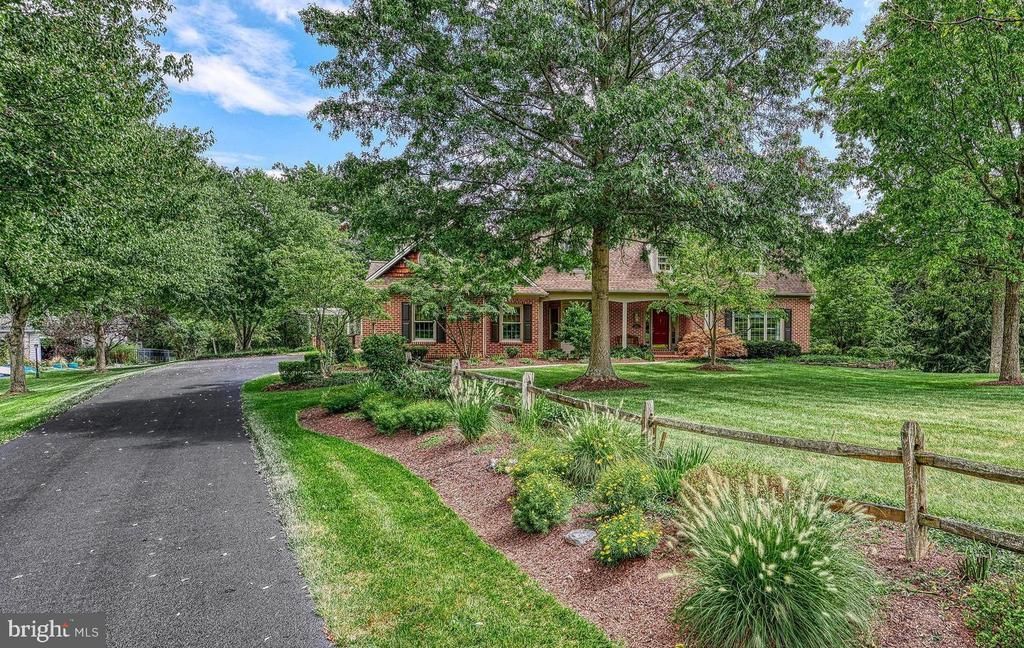 102 WHEATLAND ROAD , LEWISBERRY, PA 17339