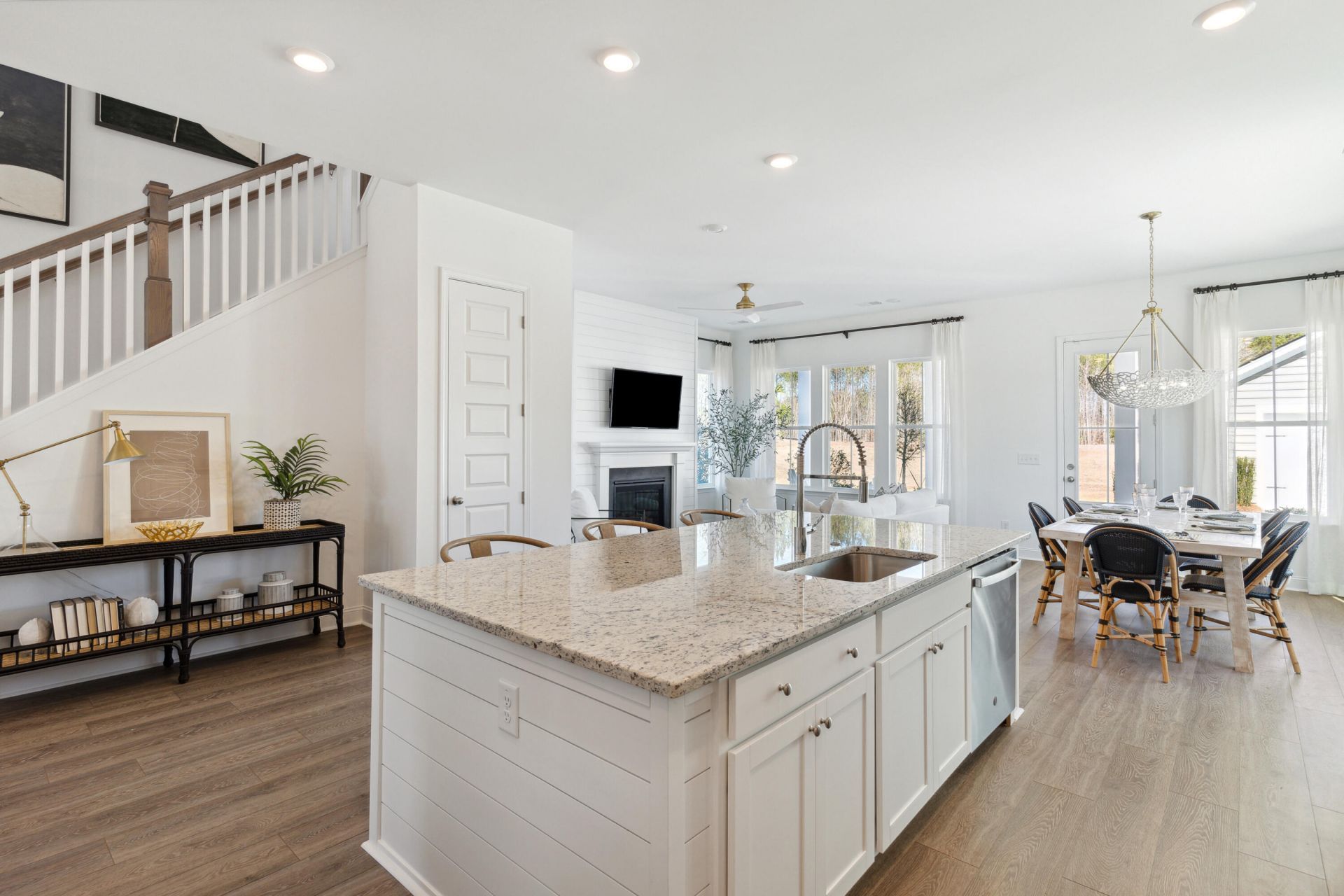 1043 Adirondack Drive Photo 3