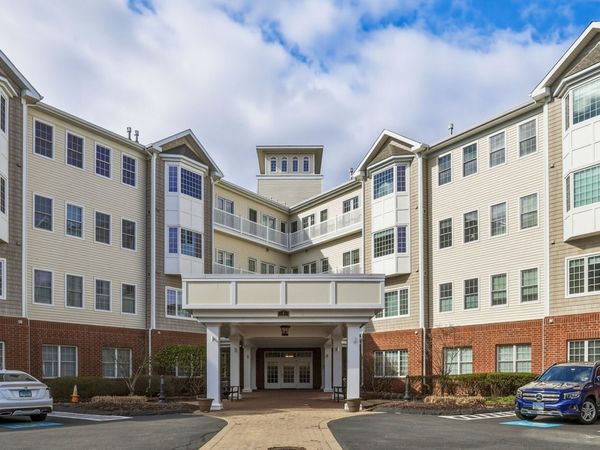 1 King Philip, Unit 212, West Hartford, CT 06117