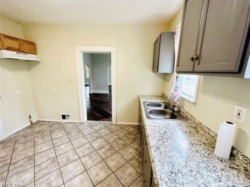 3625 Newark Avenue, Cleveland, OH 44109 Photo 8
