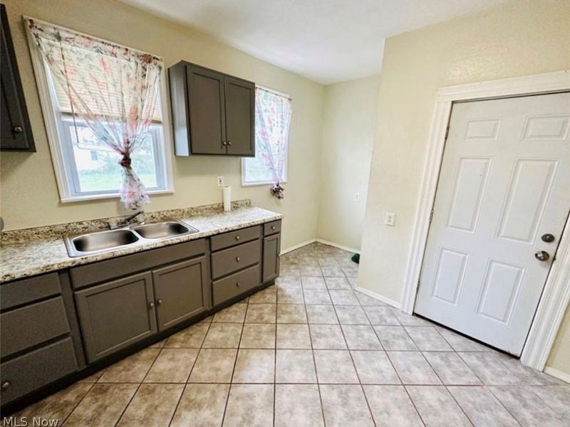 3625 Newark Avenue, Cleveland, OH 44109 Photo 9