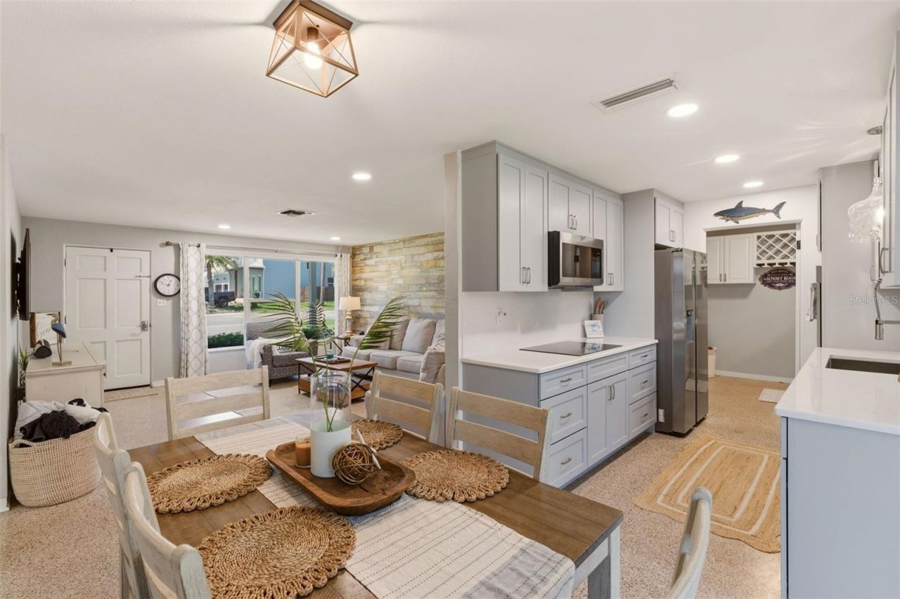 517 S Peninsula Avenue, New Smyrna Beach, FL 32169 Photo