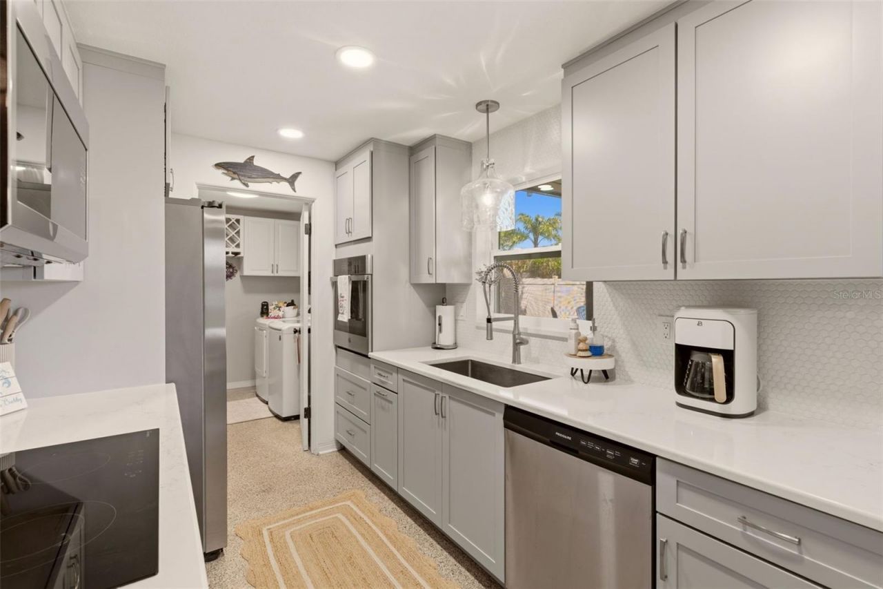 517 S Peninsula Avenue, New Smyrna Beach, FL 32169 Photo