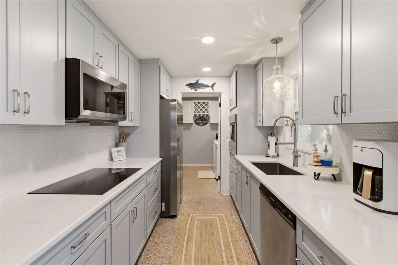 517 S Peninsula Avenue, New Smyrna Beach, FL 32169 Photo