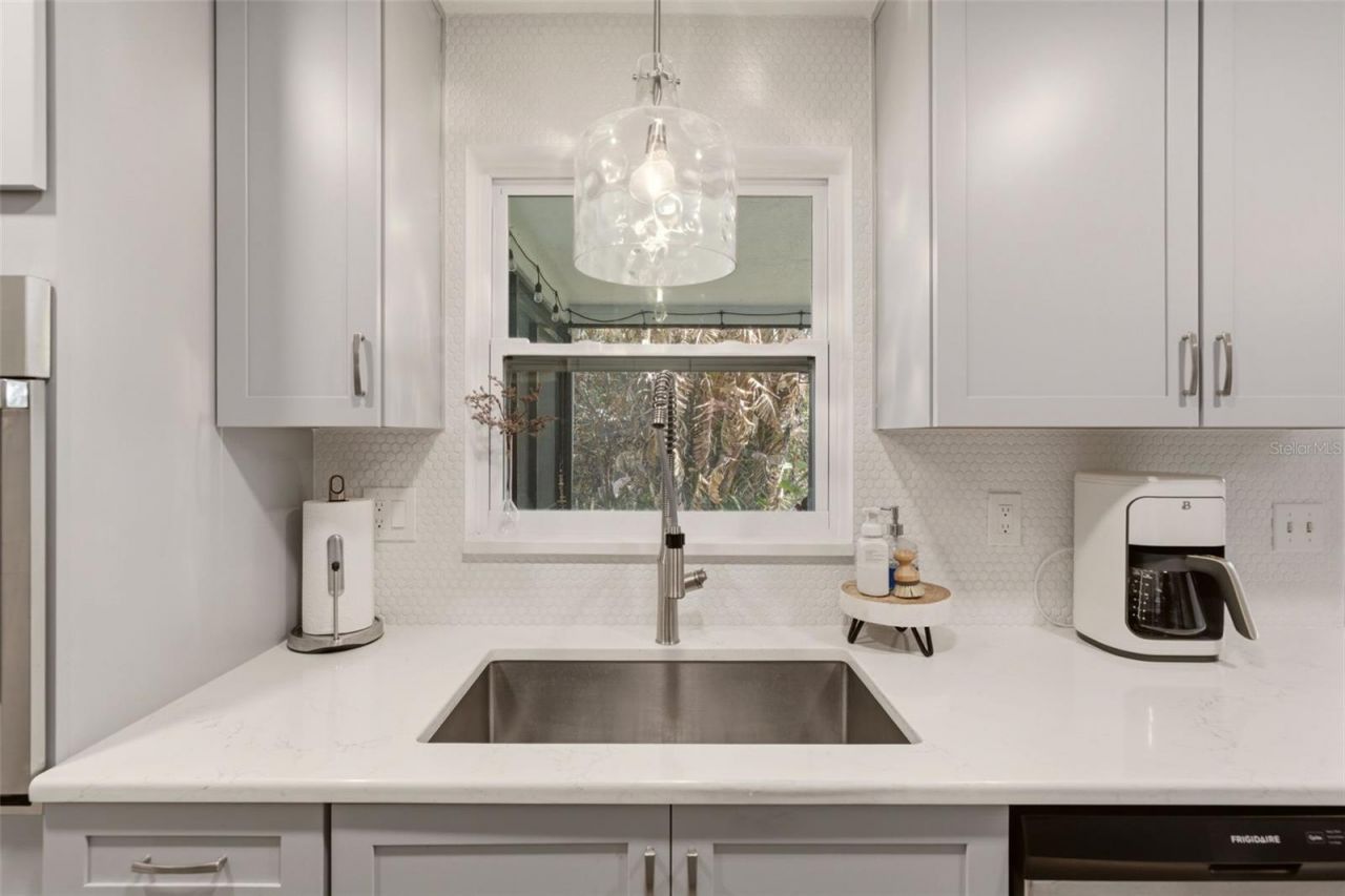 517 S Peninsula Avenue, New Smyrna Beach, FL 32169 Photo