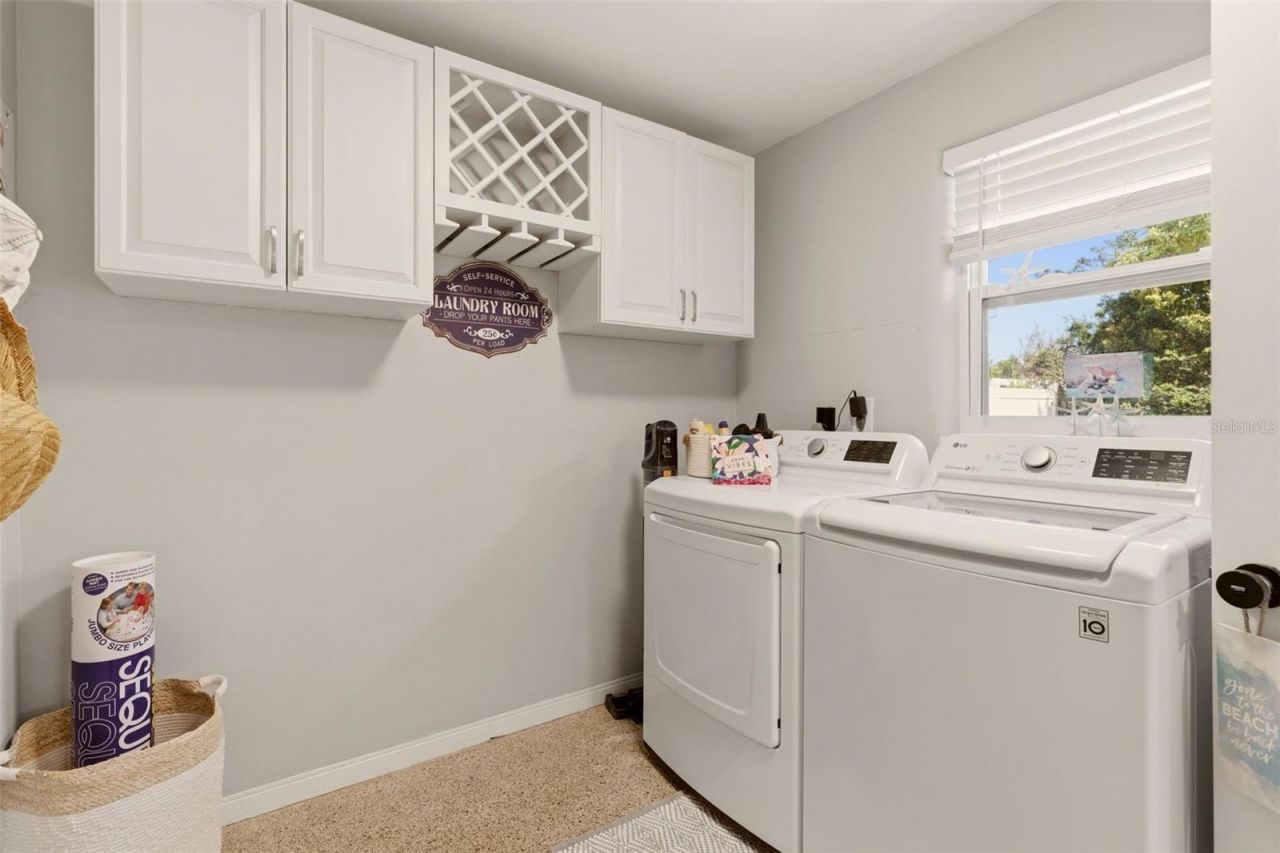 517 S Peninsula Avenue, New Smyrna Beach, FL 32169 Photo