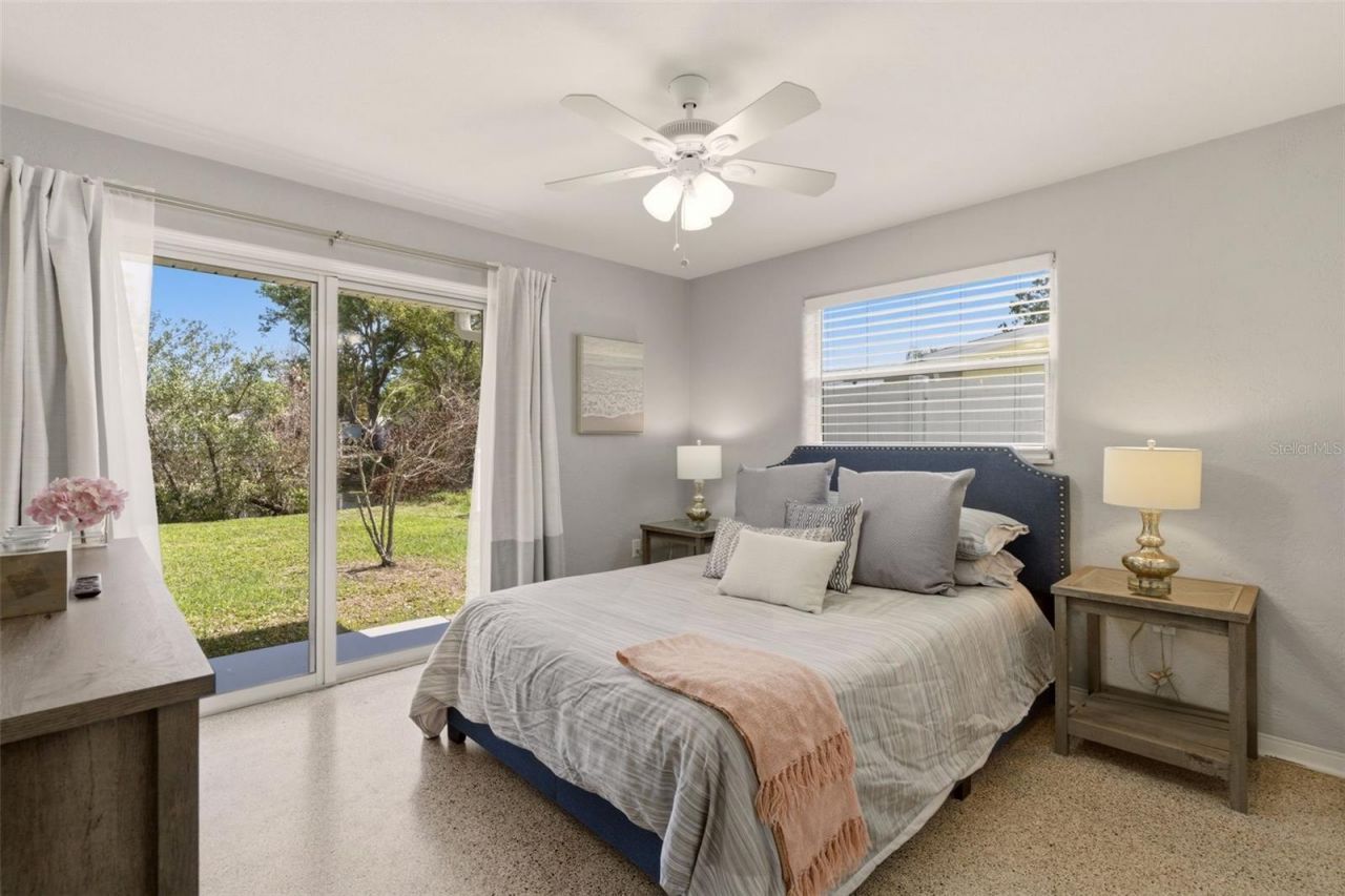 517 S Peninsula Avenue, New Smyrna Beach, FL 32169 Photo