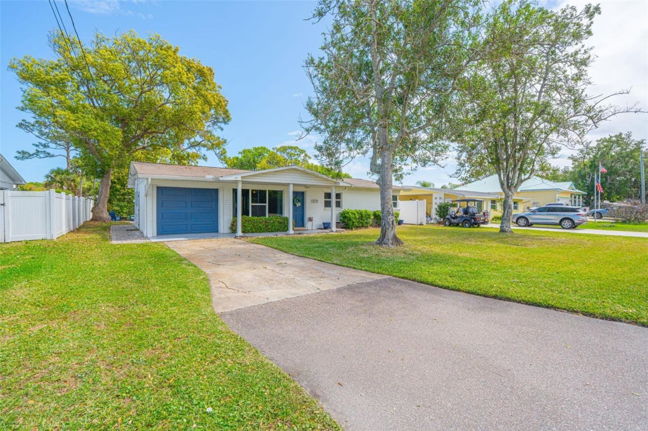517 S Peninsula Avenue, New Smyrna Beach, FL 32169 Photo