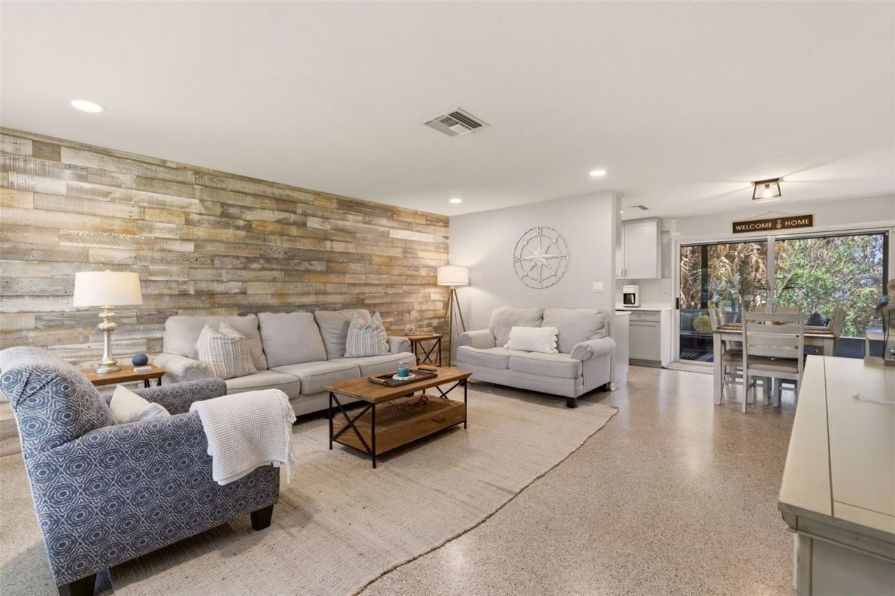 517 S Peninsula Avenue, New Smyrna Beach, FL 32169 Photo