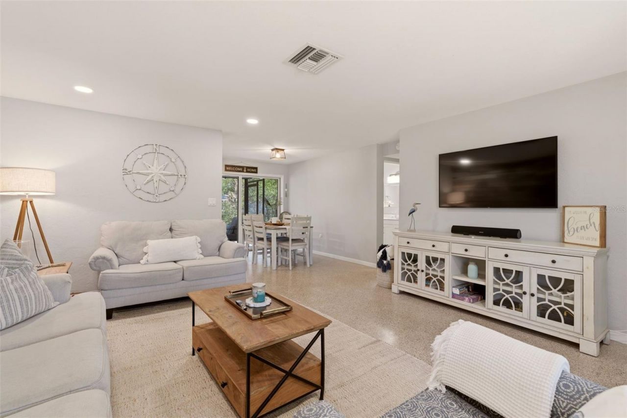 517 S Peninsula Avenue, New Smyrna Beach, FL 32169 Photo