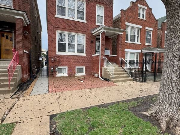 4450 S Richmond Street, Chicago, IL 60632