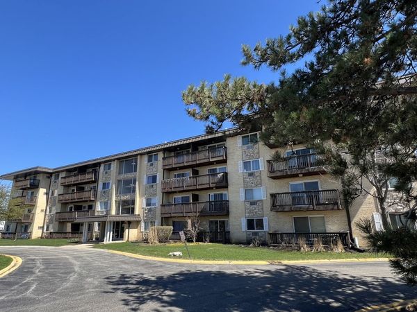 2218 S Goebbert Road , Unit 393, Arlington Heights, IL 60005