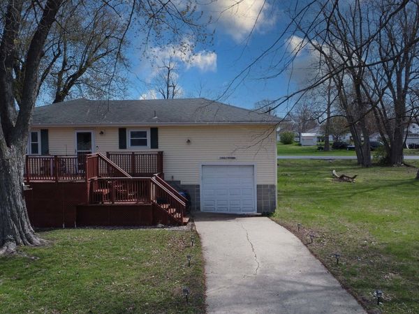 520 N 6th Street , Watseka, IL 60970