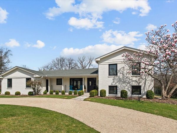 1975 Valley View Road , Northfield, IL 60093