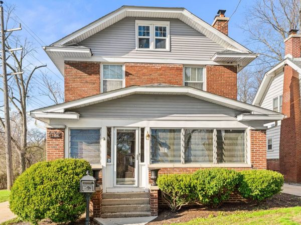 629 W Downer Place , Aurora, IL 60506