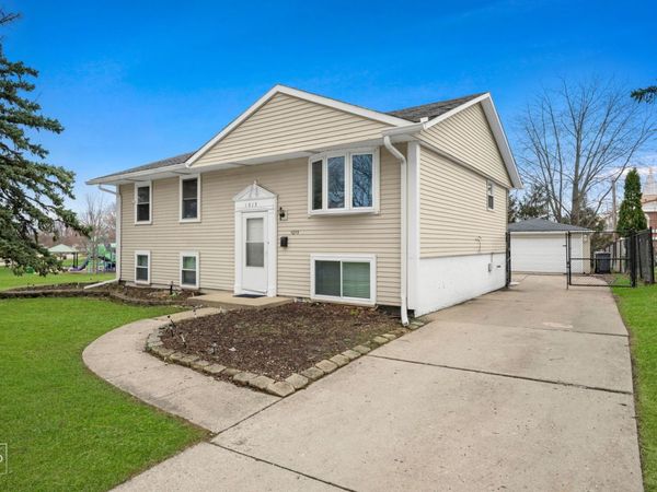 1013 SUNNYDALE Boulevard , Streamwood, IL 60107