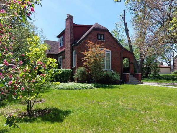 19 W Hattendorf Avenue, Roselle, IL 60172