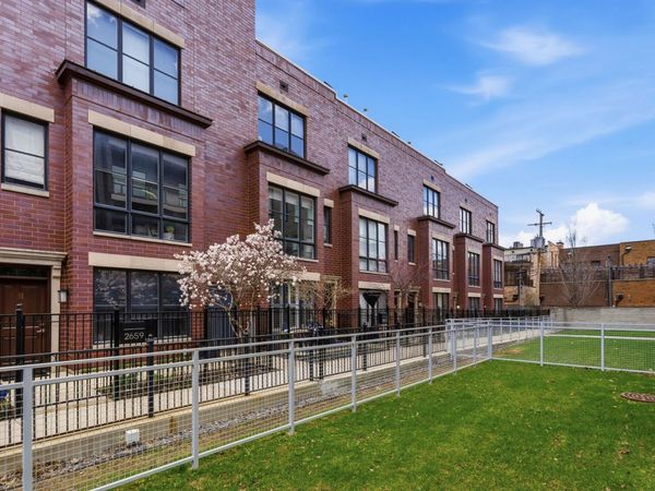 2657 N Hermitage Avenue , Chicago, IL 60614