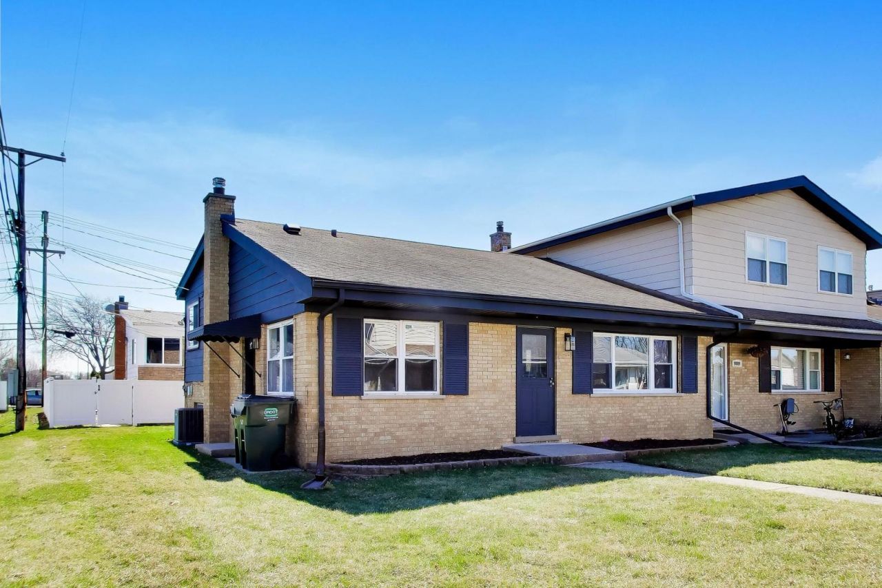 9011 N Grace Avenue, Niles, IL 60714 Main Photo