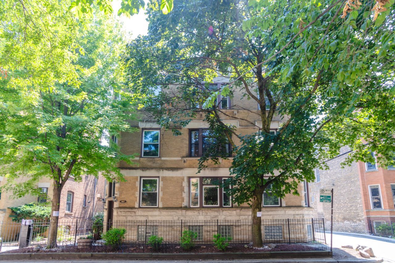 807 W Newport Avenue, Unit 2, Chicago, IL 60657 Main Photo