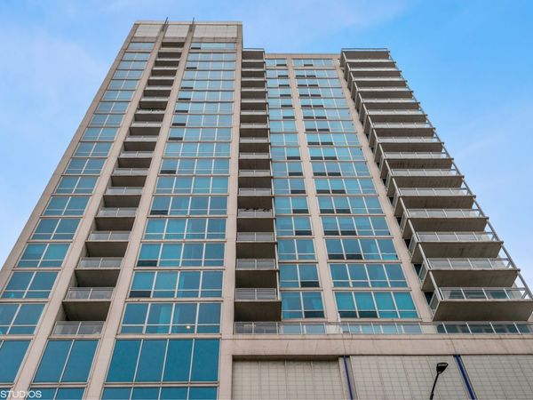 757 N Orleans Street , Unit 2206, Chicago, IL 60654