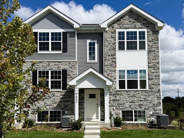 1295 Foxglove Drive , Bartlett, IL 60103