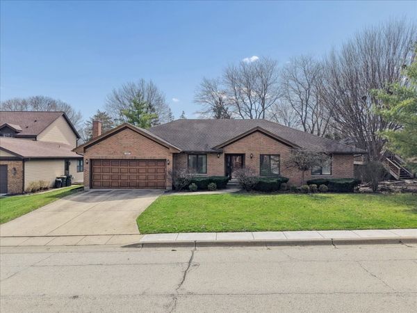 805 Furlong Drive, Libertyville, IL 60048