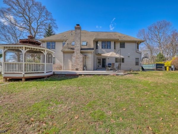 15 Scenic Dr, Ewing, NJ 08628