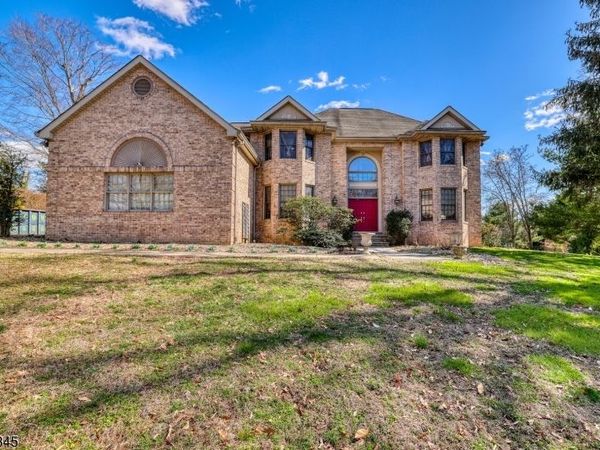 15 Scenic Dr, Ewing, NJ 08628